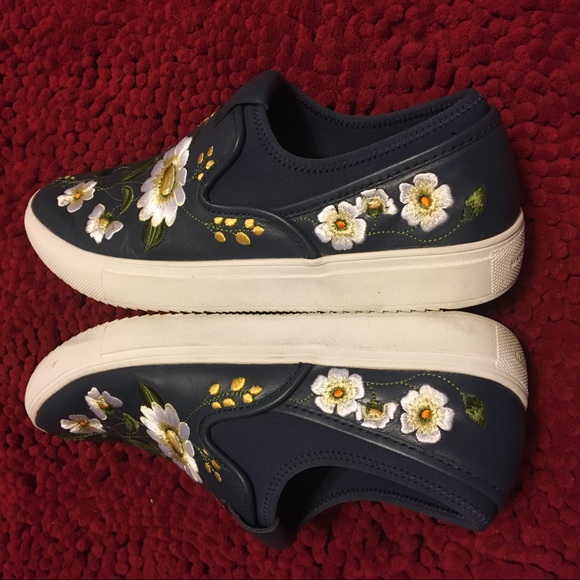 Embroidered Leather slip on deck shoes - Picture 5 of 10